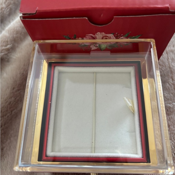 Eternal Red Rose Rotating Jewelry Gift Box Rotate from Rose 🌹 to Jewelry box - Picture 6 of 11